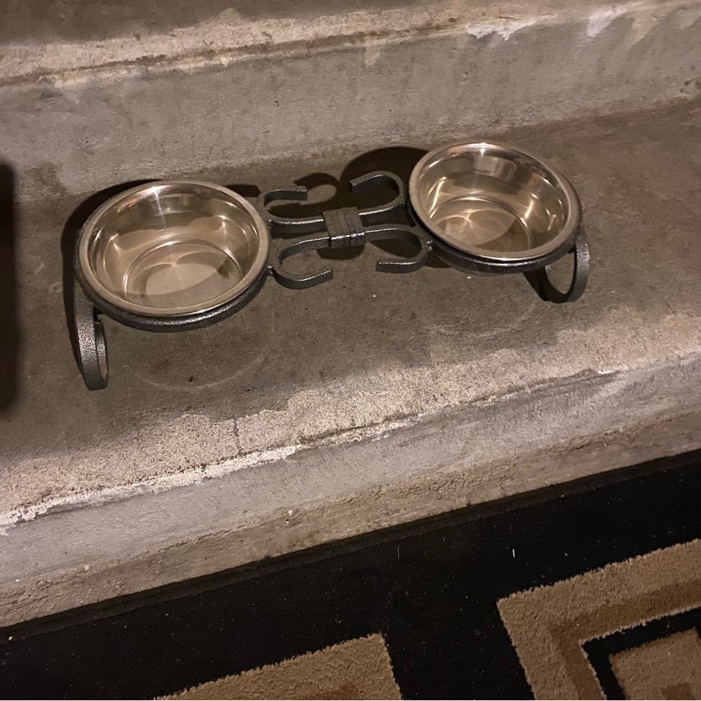 Metal Double Pet Bowl Stand
